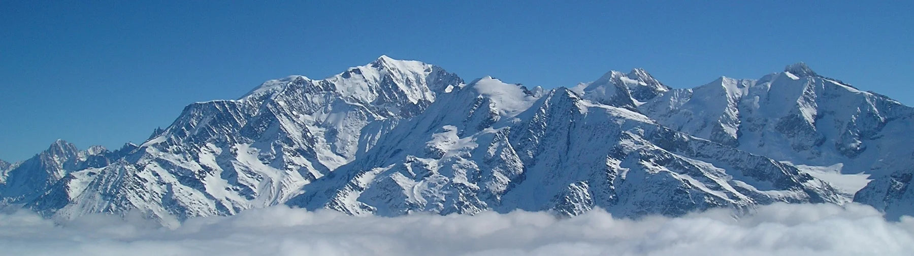 Panorama hivernal du massif du Mont-Blanc